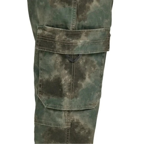 Wrangler Boy's Loose Fit Cargo Jogger with Elasticized Cuffs, Size 16, Regular - Picture 2 of 5